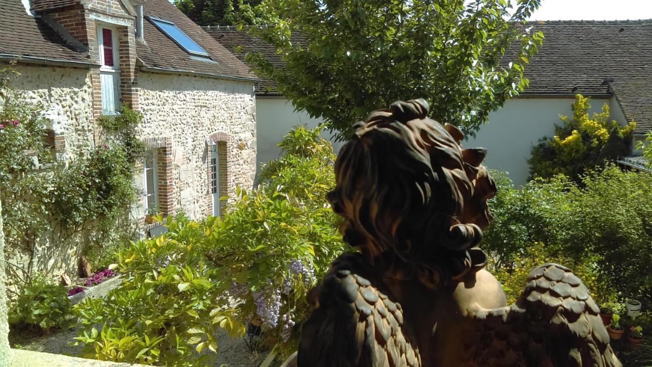 Les 3 Roses Bed & Breakfast Villeneuve-sur-Yonne ภายนอก รูปภาพ