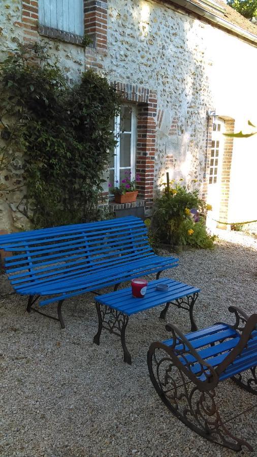 Les 3 Roses Bed & Breakfast Villeneuve-sur-Yonne ภายนอก รูปภาพ