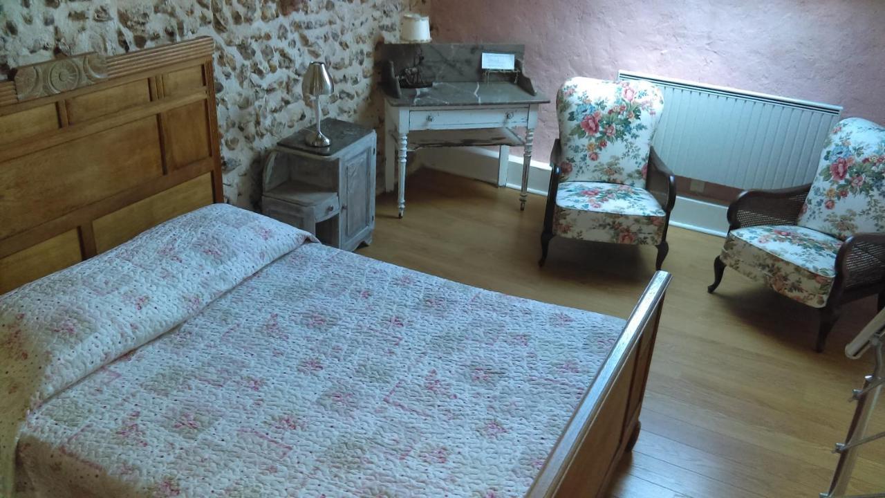 Les 3 Roses Bed & Breakfast Villeneuve-sur-Yonne ภายนอก รูปภาพ