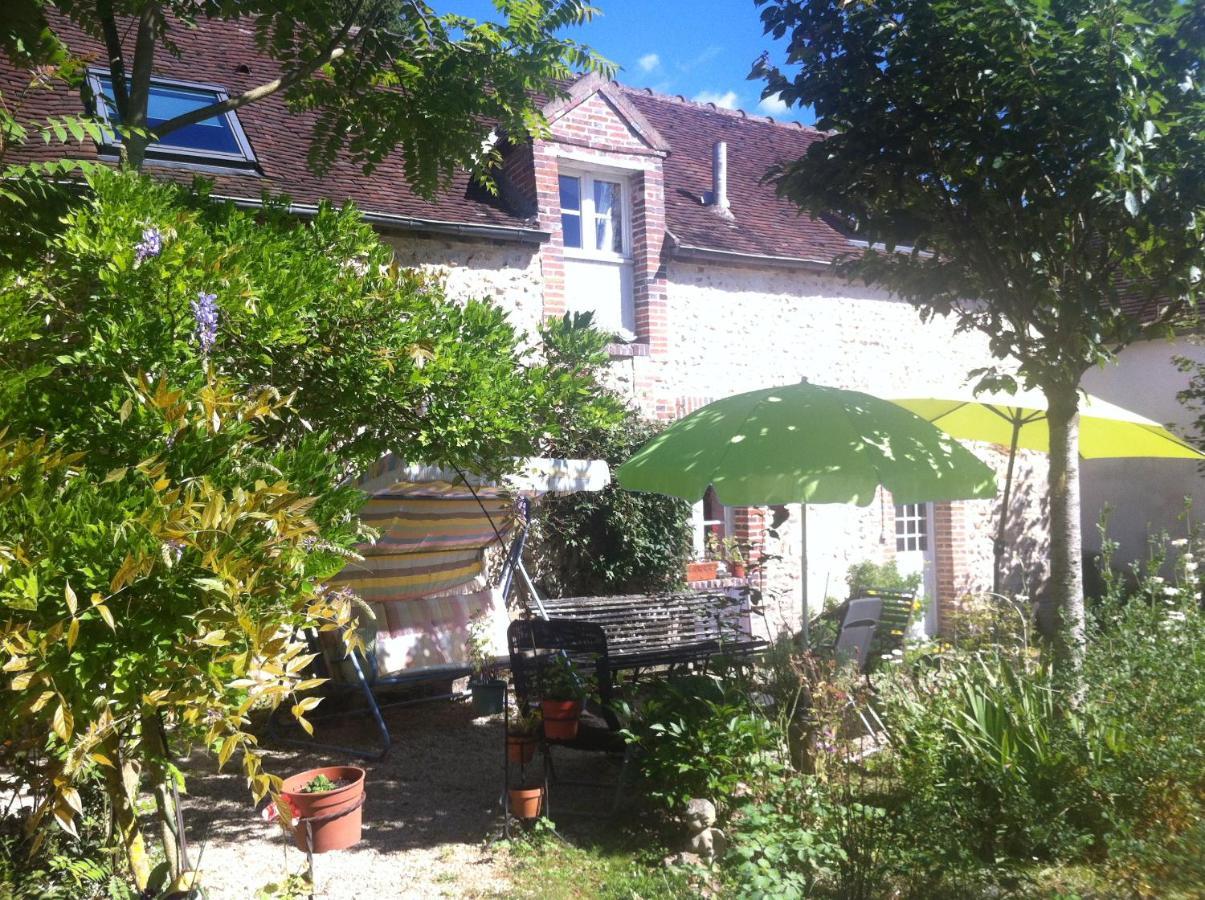 Les 3 Roses Bed & Breakfast Villeneuve-sur-Yonne ภายนอก รูปภาพ